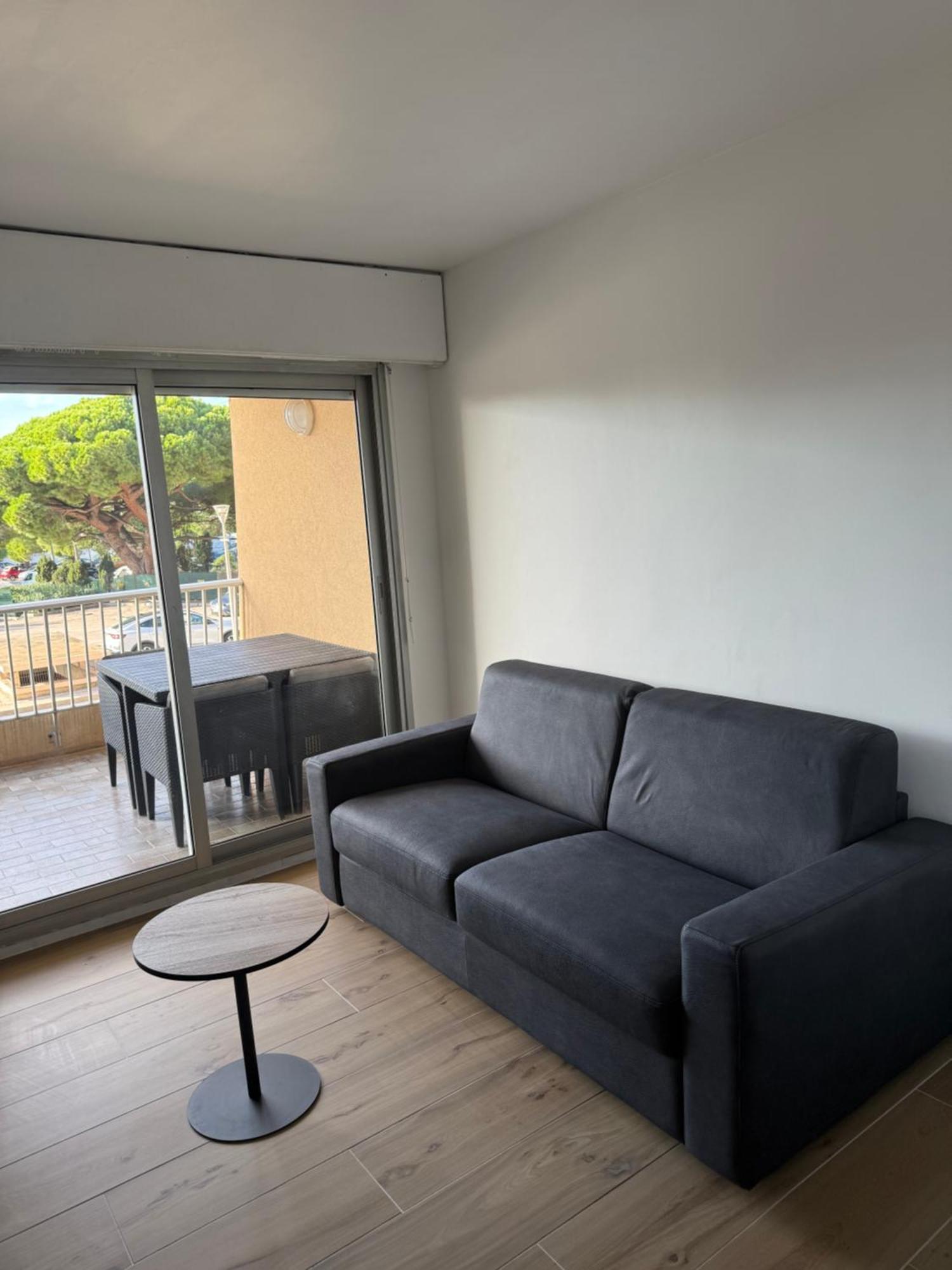 Super Studio Climatise Sur Le Port De Hyeres Apartment Exterior foto