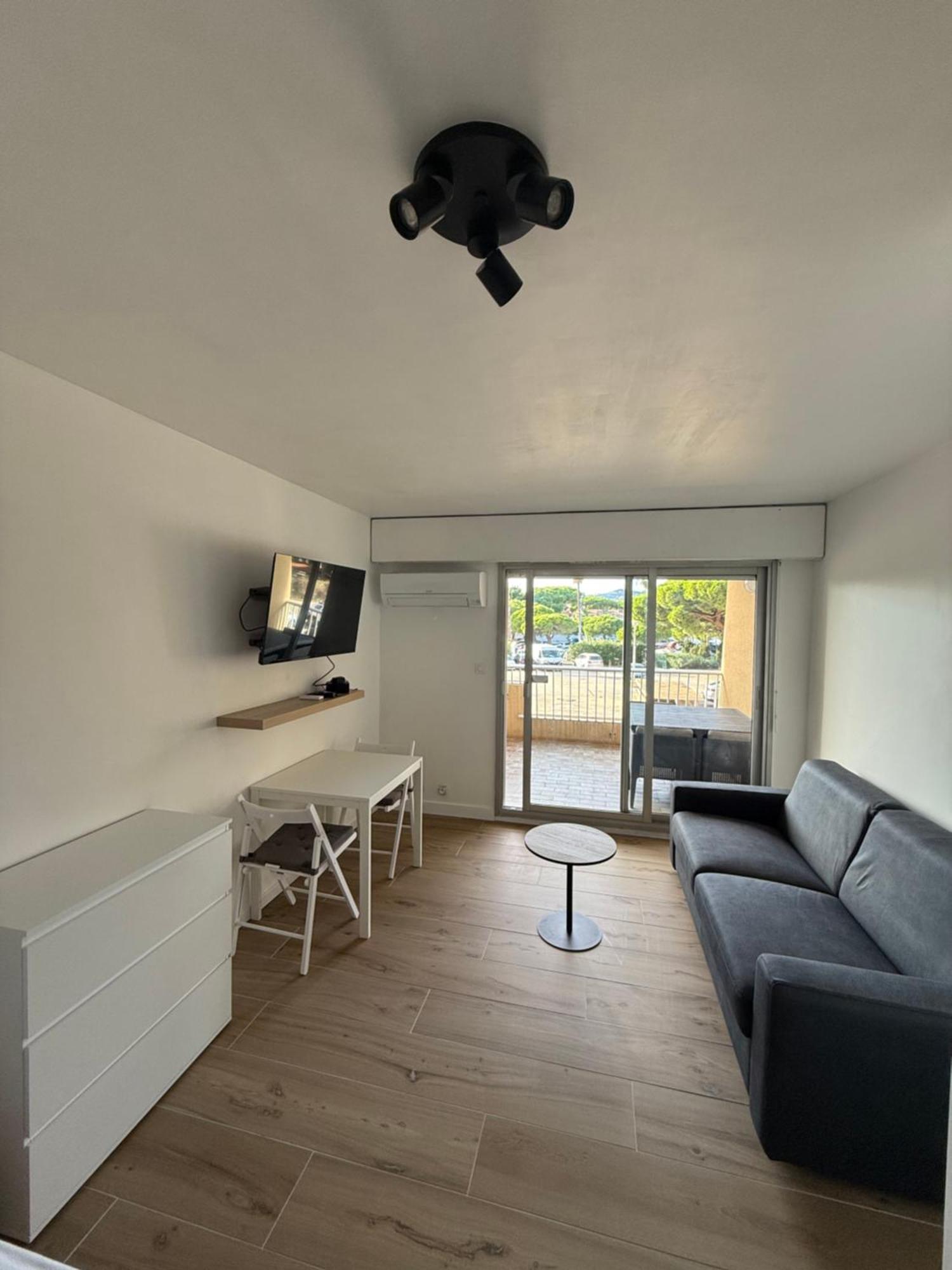 Super Studio Climatise Sur Le Port De Hyeres Apartment Exterior foto